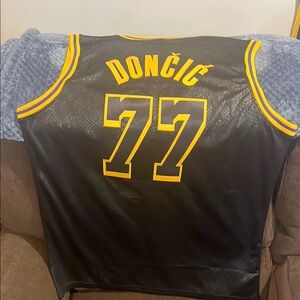 🔥🔥SALE🔥🔥Replica Luka Doncic Los Angeles Black and Gold Sports Jersey.